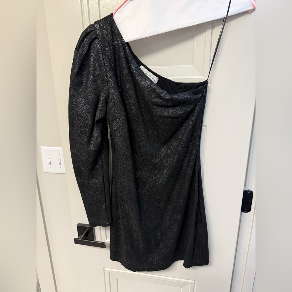 Elegant Black One-Shoulder Python Print One-Sleeve Mini Dress